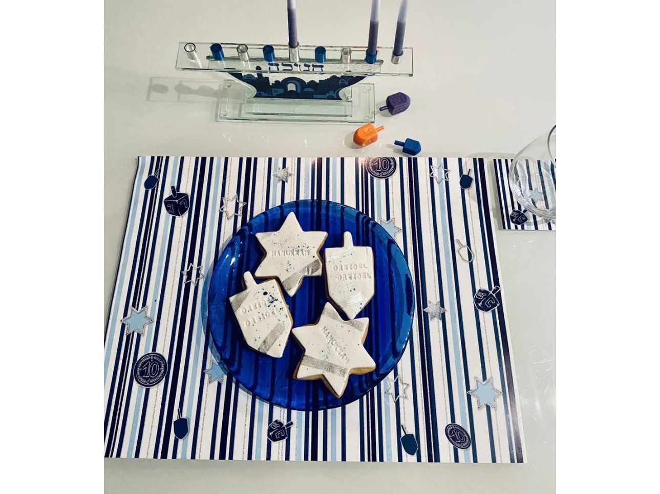 HANNUKAH BLUE AND SILVER STRIPES PAPER PLACEMAT