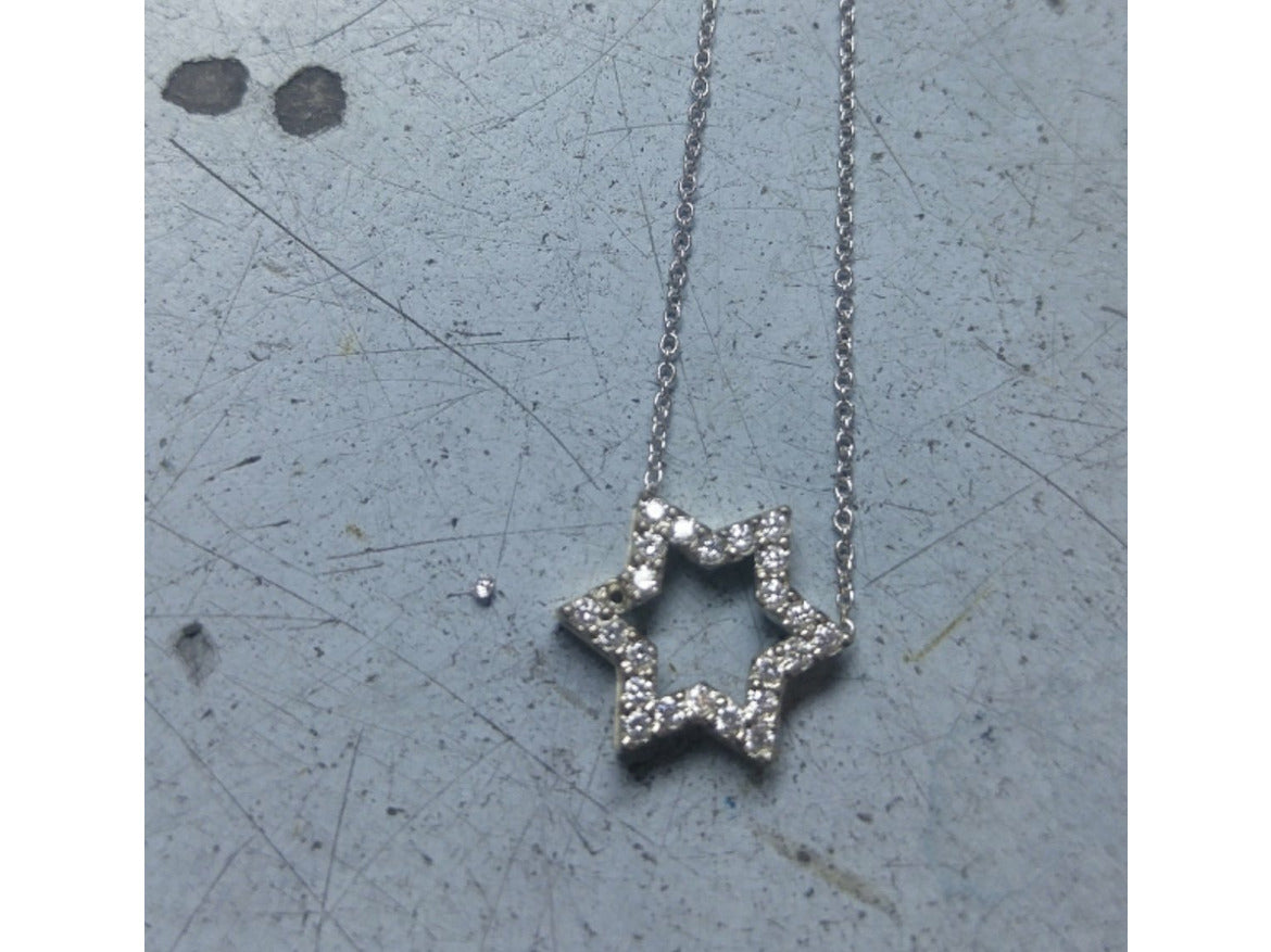 Diamond Pave Star Necklace in 14k Gold